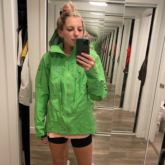 Arc’teryx Alpha SV size medium - Picture 2 of 5